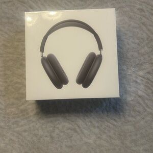 Apple Over-Ear Headphones - Black music sounds good great quality for gym